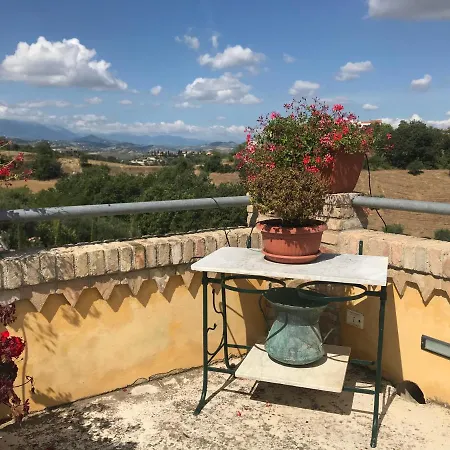Casale Vincenzo Country House Collecorvino Exterior photo
